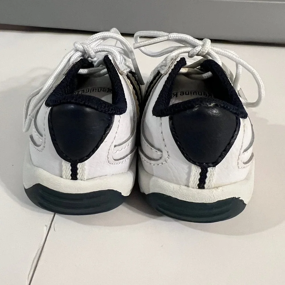 Toddler boy size 5 shoes (s-178)